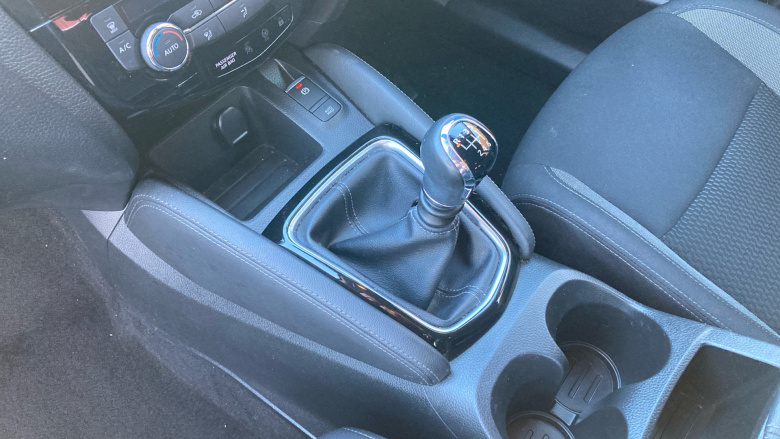 Nissan Qashqai 1.3 DiG-T 160 Acenta Premium 5dr Petrol Hatchback